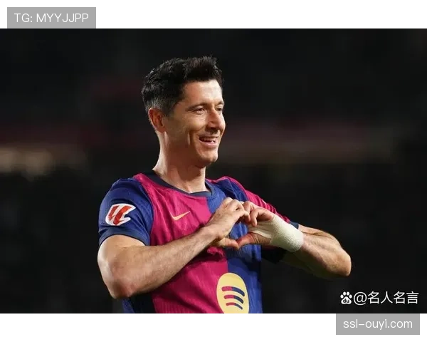 特写镜头：莱万多夫斯基多次落入越位陷阱，巴萨进攻时机选择遭质疑。